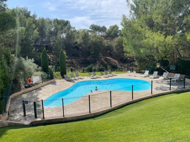 Les Cistes Bed & Breakfast Mallemort Exterior foto